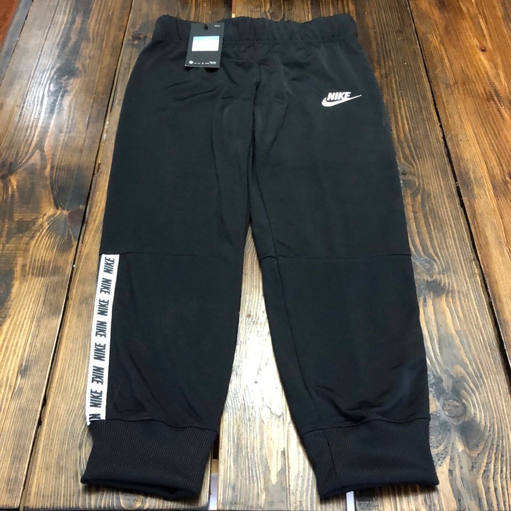 NWT girls black Nike joggers size medium